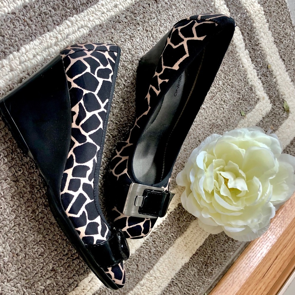 Bandolino wedge